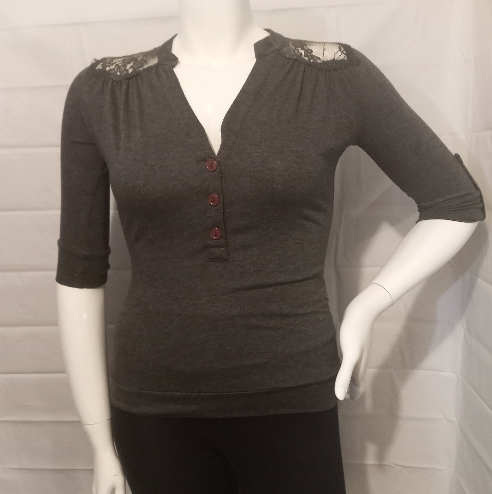 Delicious brand 3/4 sleeve  dress shirt